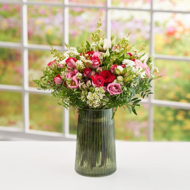 Gėlių puokštė_Raudonas dangus smulkiaziedes rozes eustoma smulkiaziede chrizantema alstromerija raudonos premium rozes