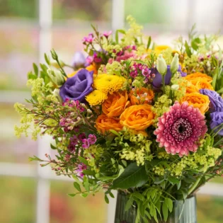 Gėlių puokštė_Spalvinga poezija chrizantema smulkiažiedes rozes eustoma gerberai
